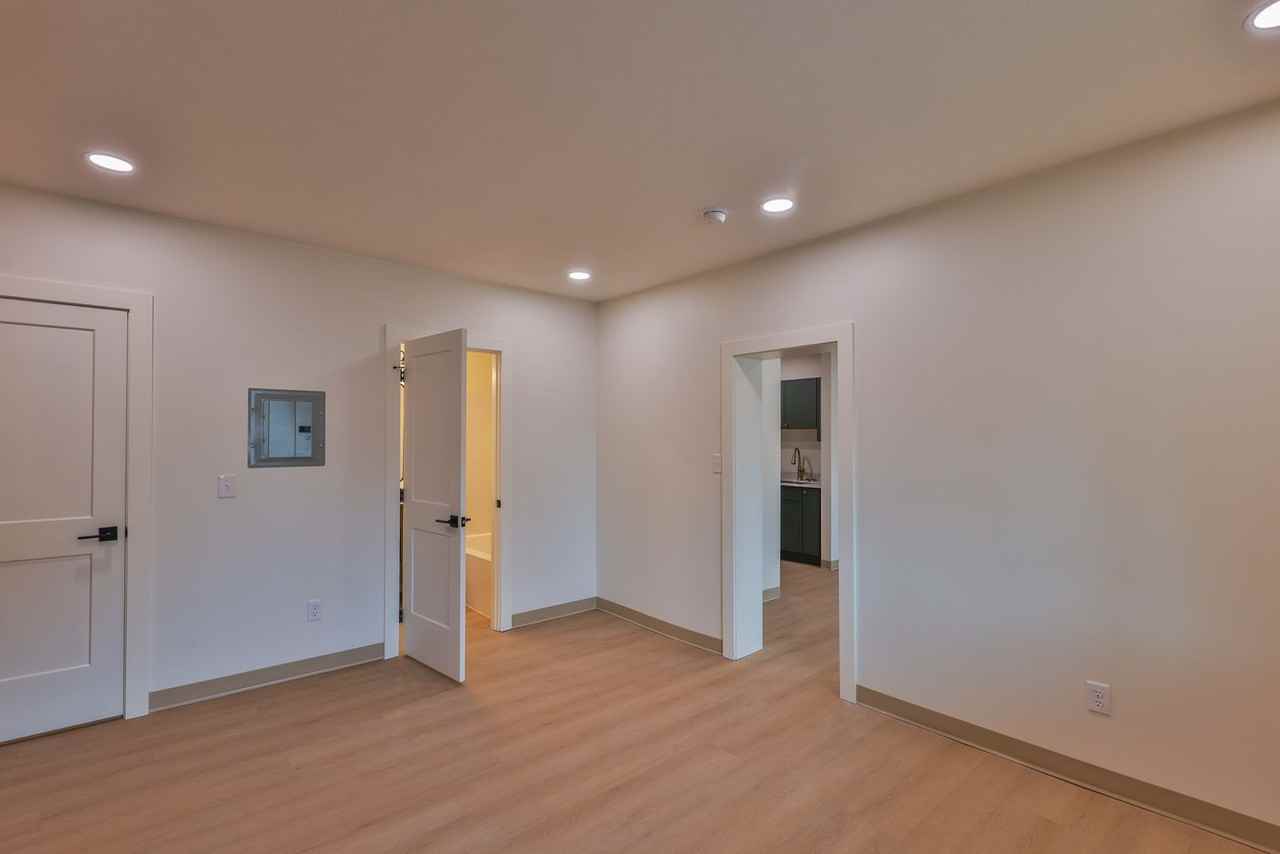 551 Elm St #18 - Photo 4 of 5