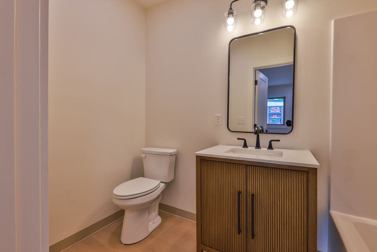 551 Elm St #18 - Photo 5 of 5