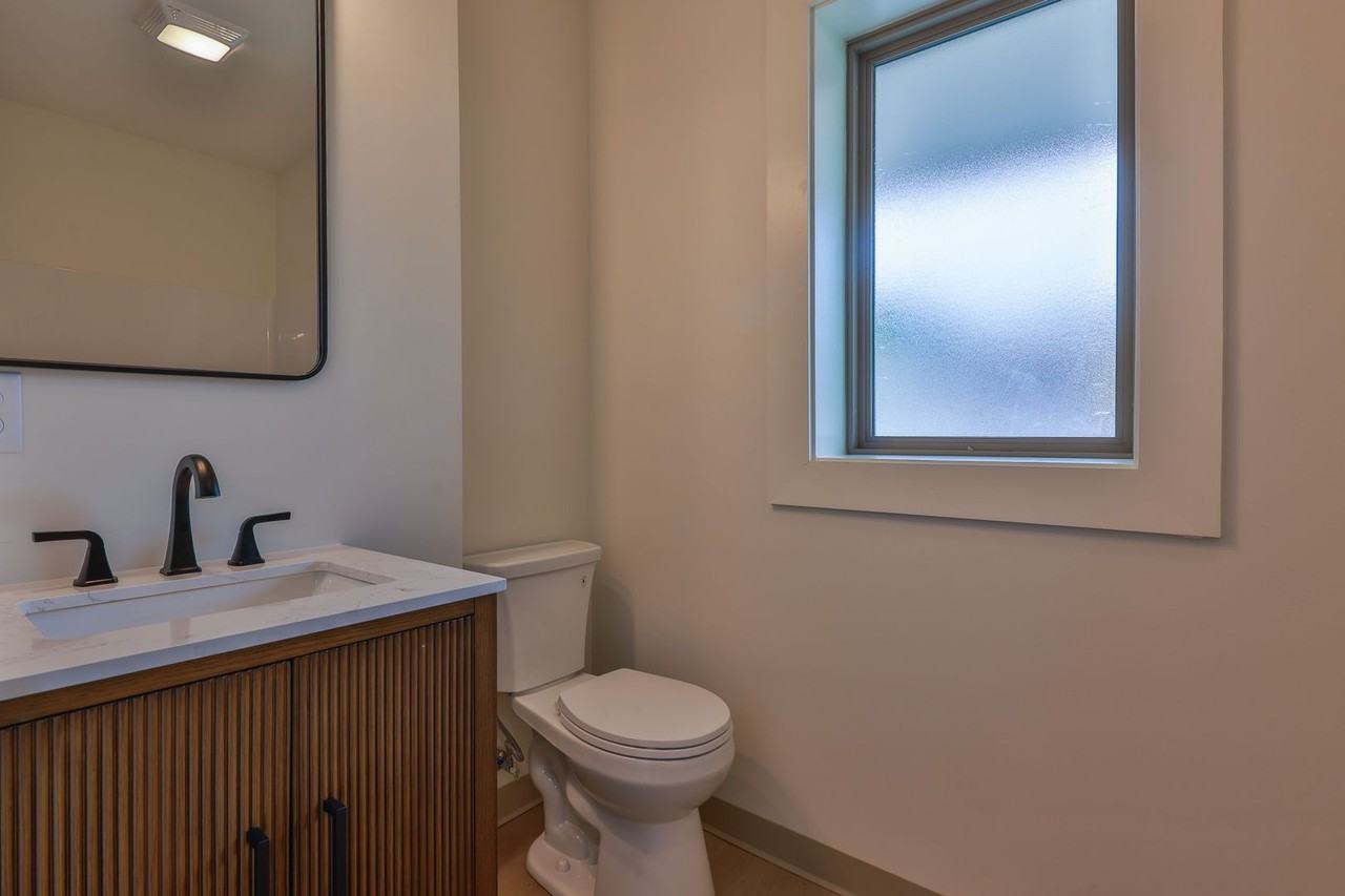 551 Elm St #17 - Photo 4 of 7