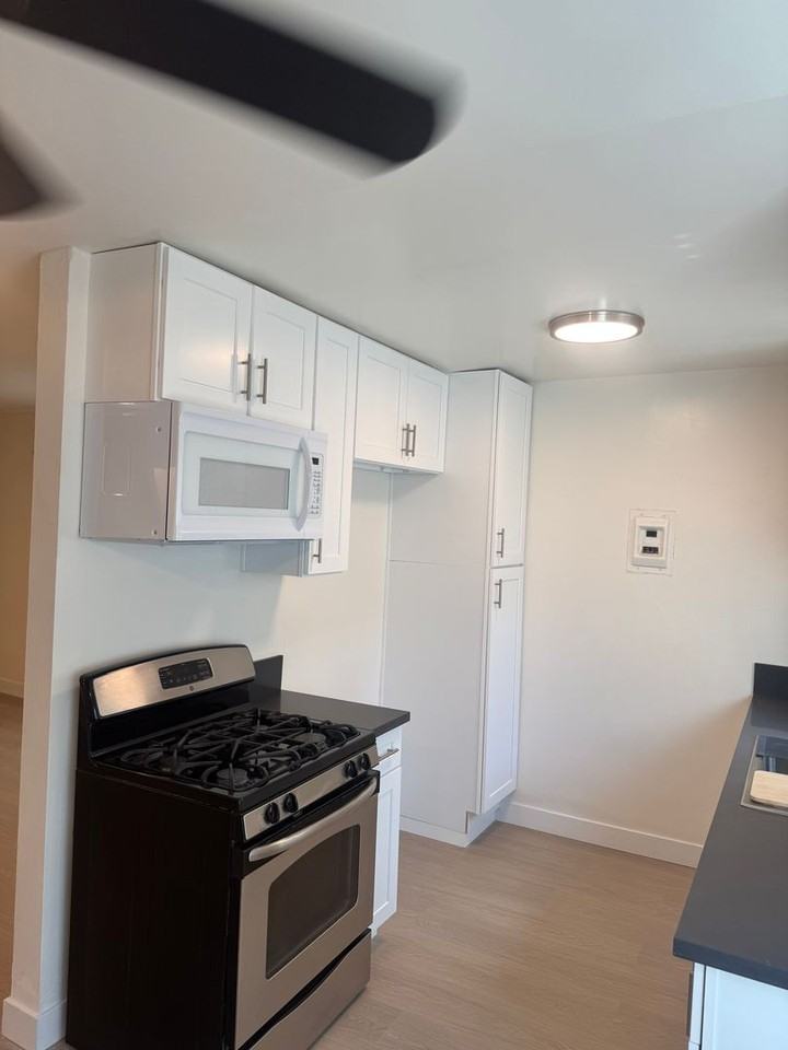 2028 - Photo 2 of 23