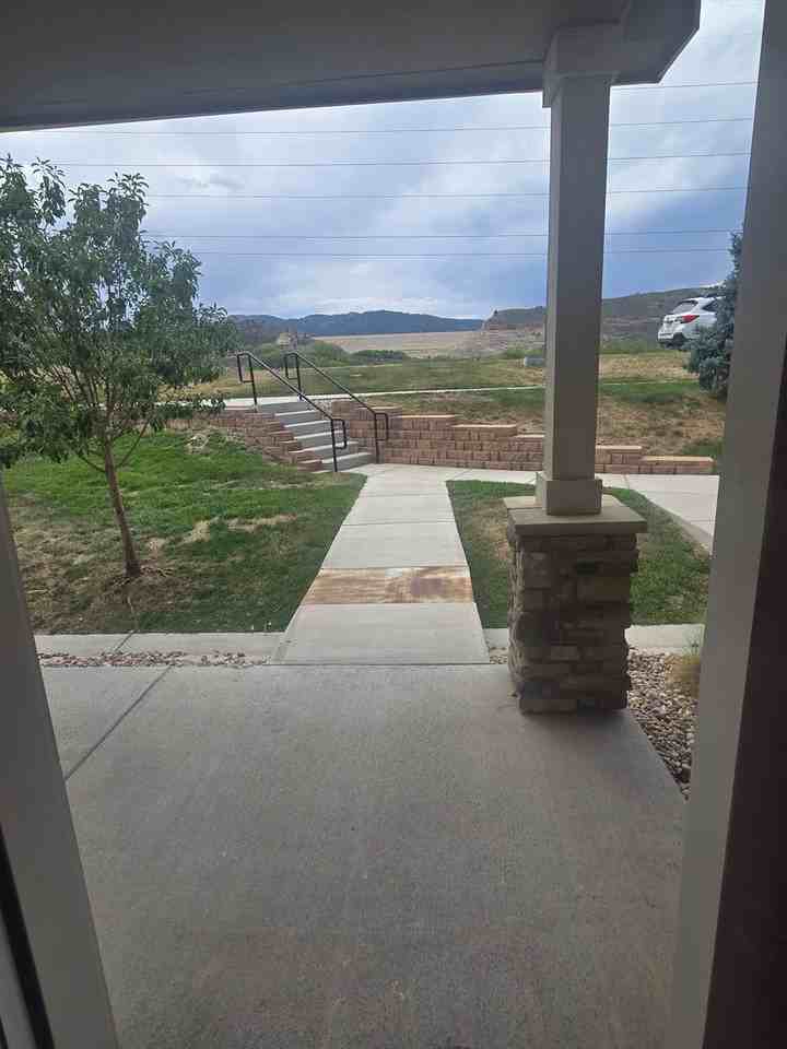 2421 Ridge Top Dr - Photo 2 of 34