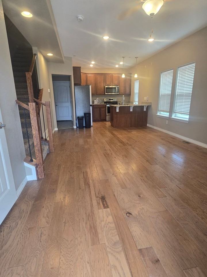 2421 Ridge Top Dr - Photo 3 of 34