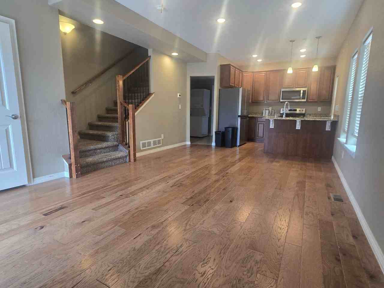 2421 Ridge Top Dr - Photo 4 of 34