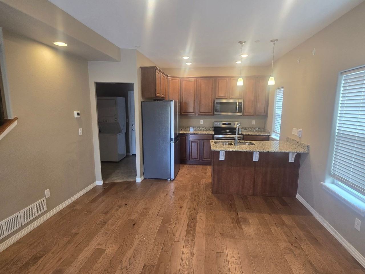 2421 Ridge Top Dr - Photo 6 of 34