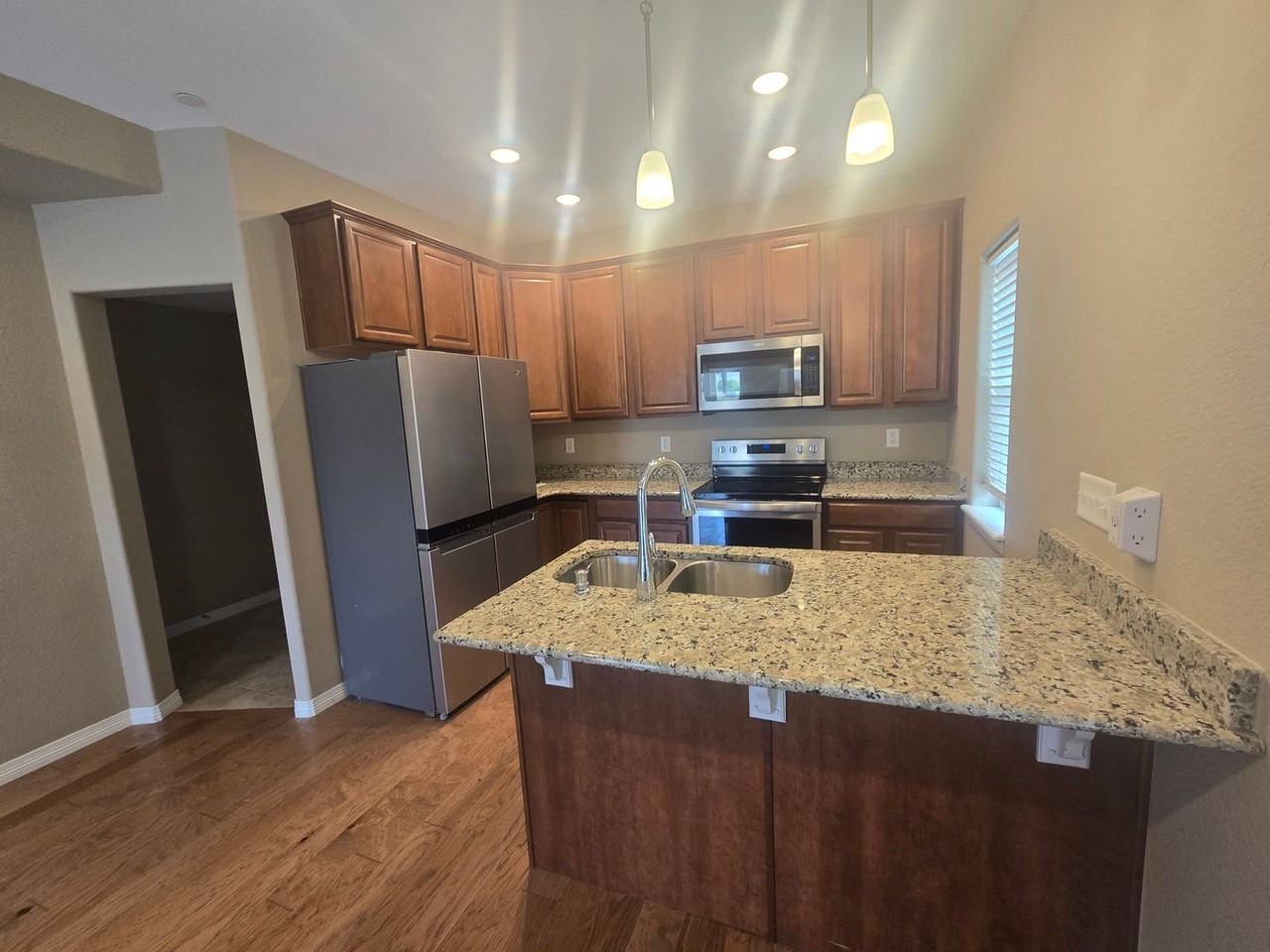 2421 Ridge Top Dr - Photo 7 of 34