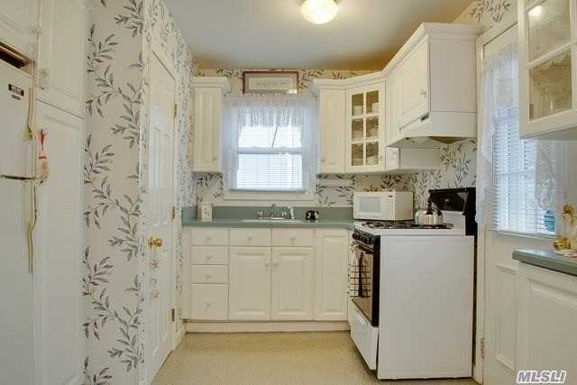 17 Kirby Ln - Photo 3 of 13