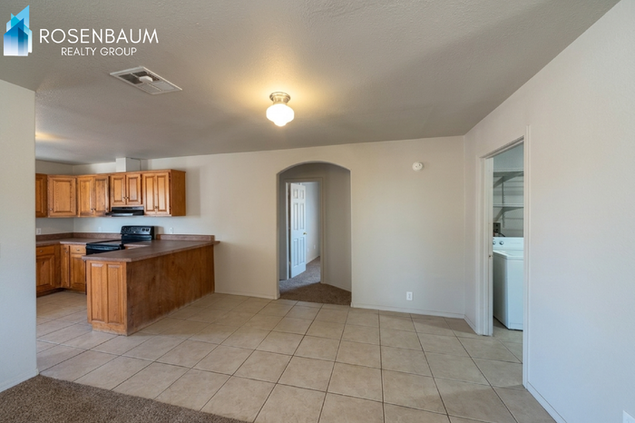 207 E Date St - Photo 3 of 11