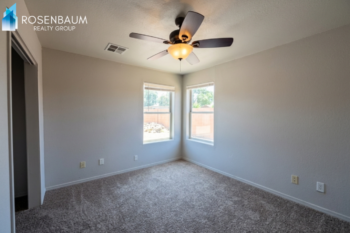 207 E Date St - Photo 5 of 11