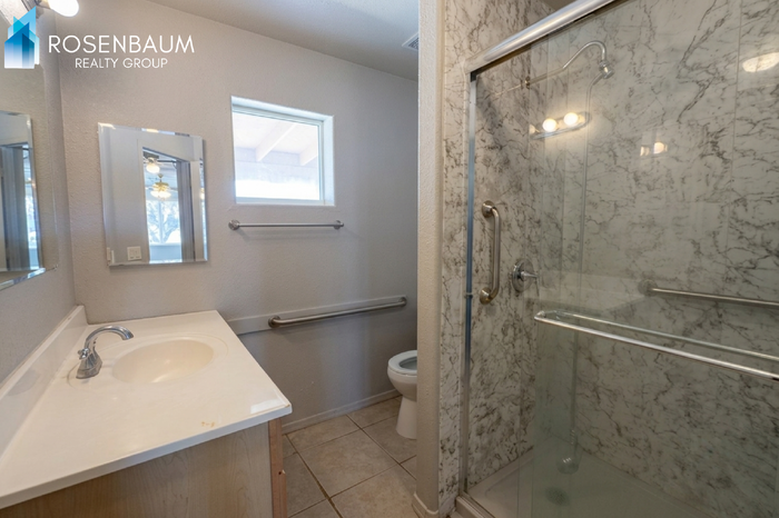 207 E Date St - Photo 7 of 11