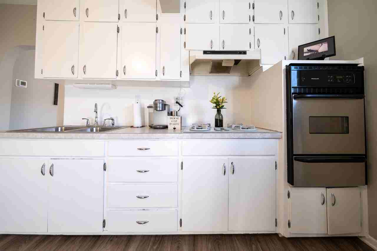 200 Mertens St N #1 - Photo 3 of 32
