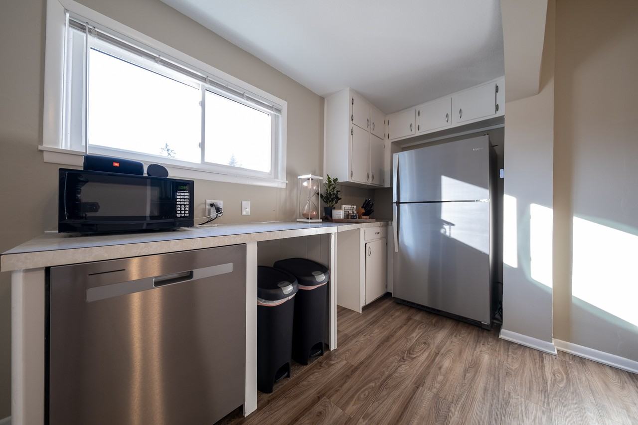200 Mertens St N #1 - Photo 4 of 32