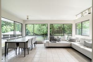 featured image of 8140 Hunter Street
