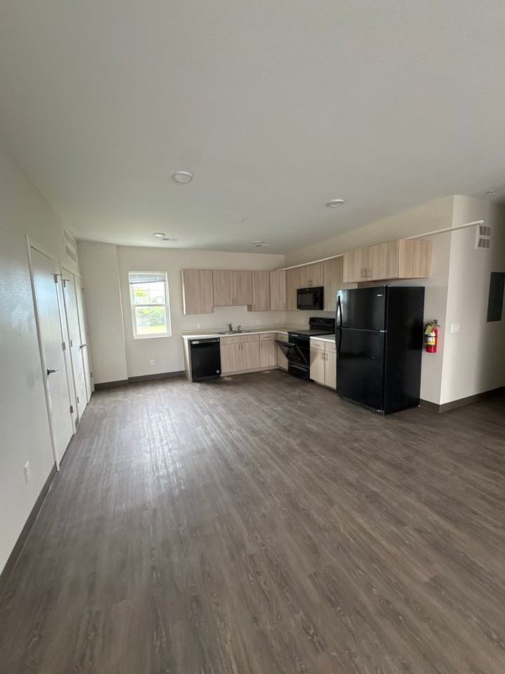 Windom Landing - Photo 7 of 25