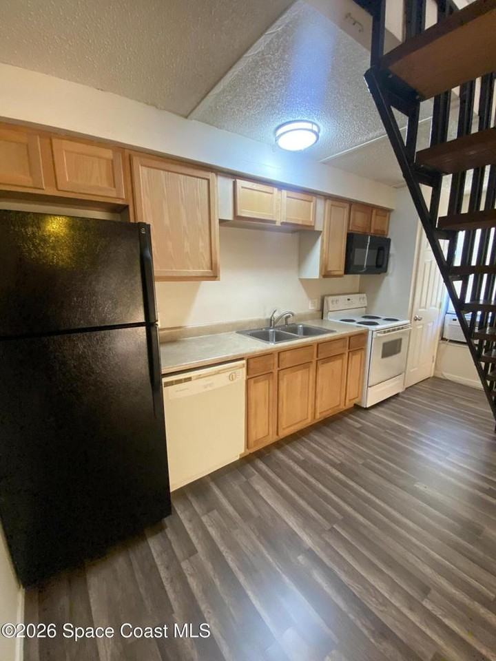 4412 Overlook Dr Ne #1 - Photo 4 of 10
