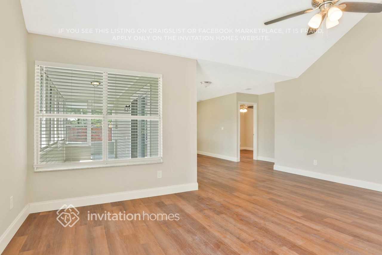 3434 Coachlight Dr - Photo 3 of 23