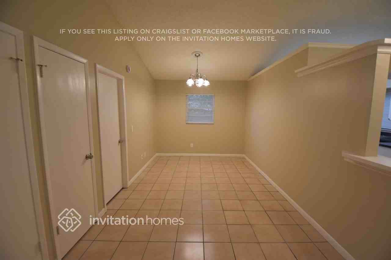 2843 N Bermuda Ave - Photo 3 of 14