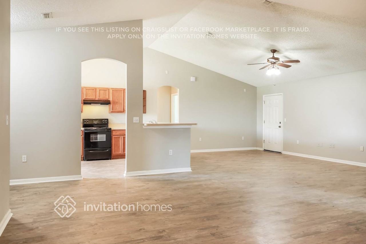 9785 Oxford Station Dr - Photo 5 of 17