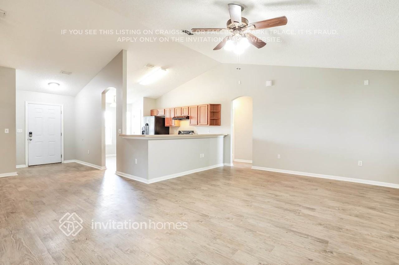 9785 Oxford Station Dr - Photo 6 of 17