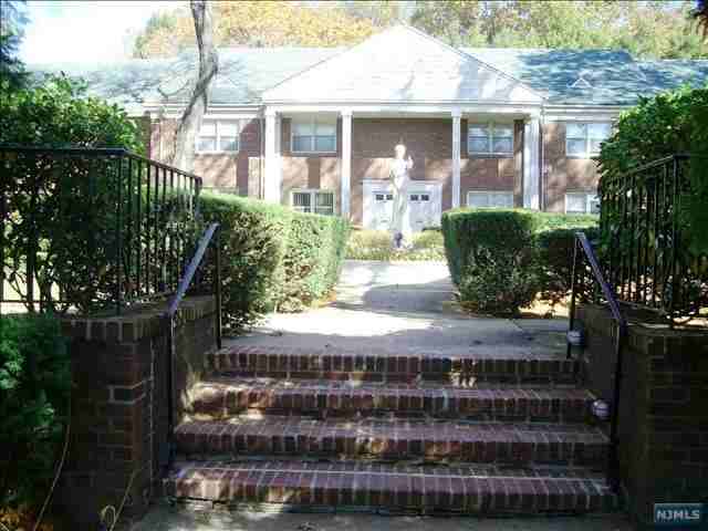 151 E Palisade Ave #C4