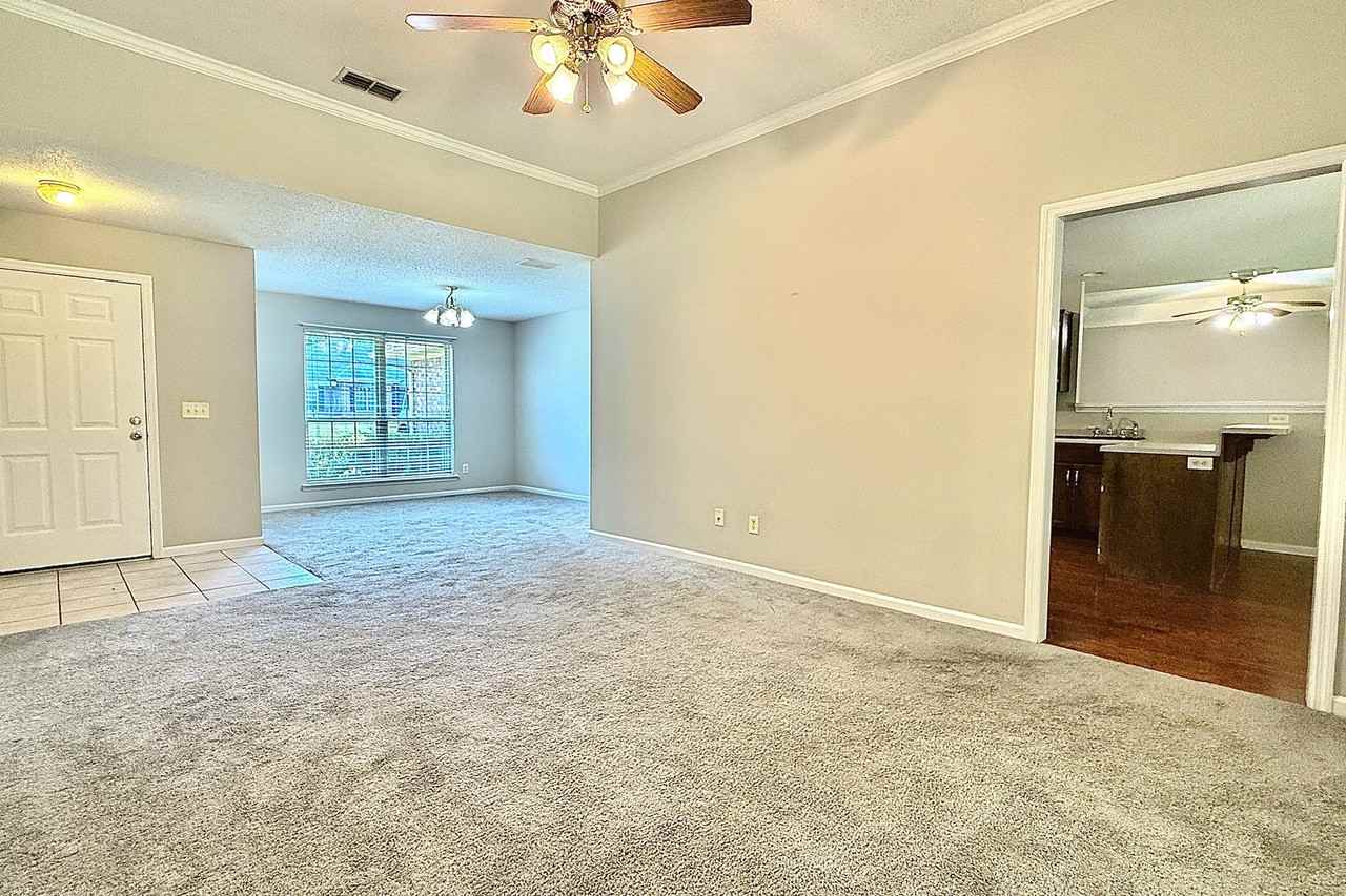 1130 Montclair Dr - Photo 4 of 36