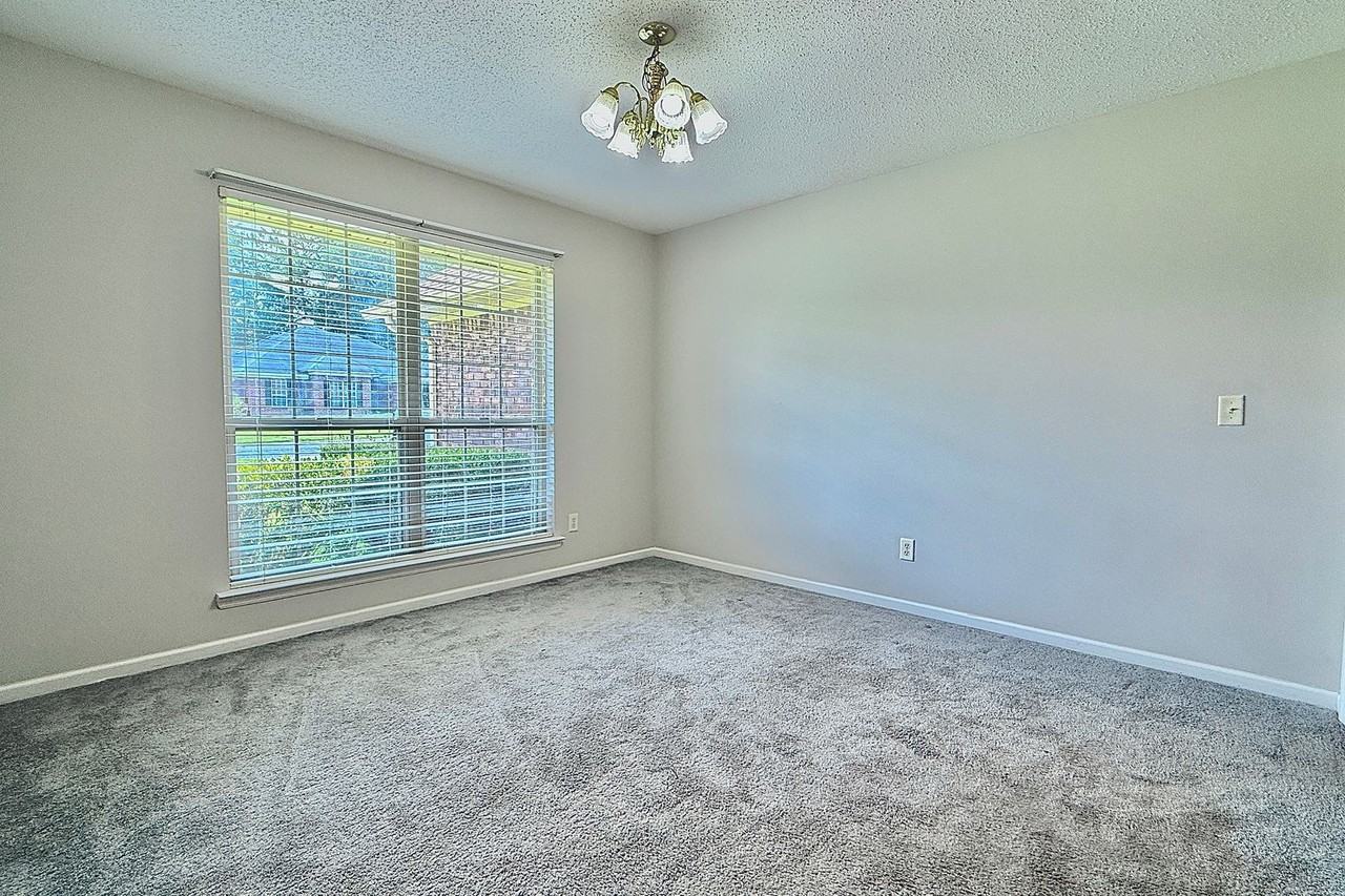 1130 Montclair Dr - Photo 5 of 36