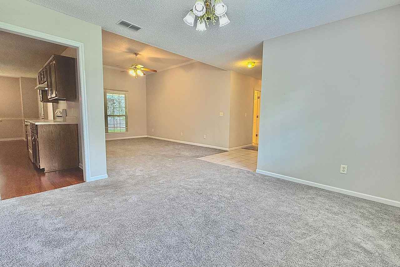 1130 Montclair Dr - Photo 6 of 36