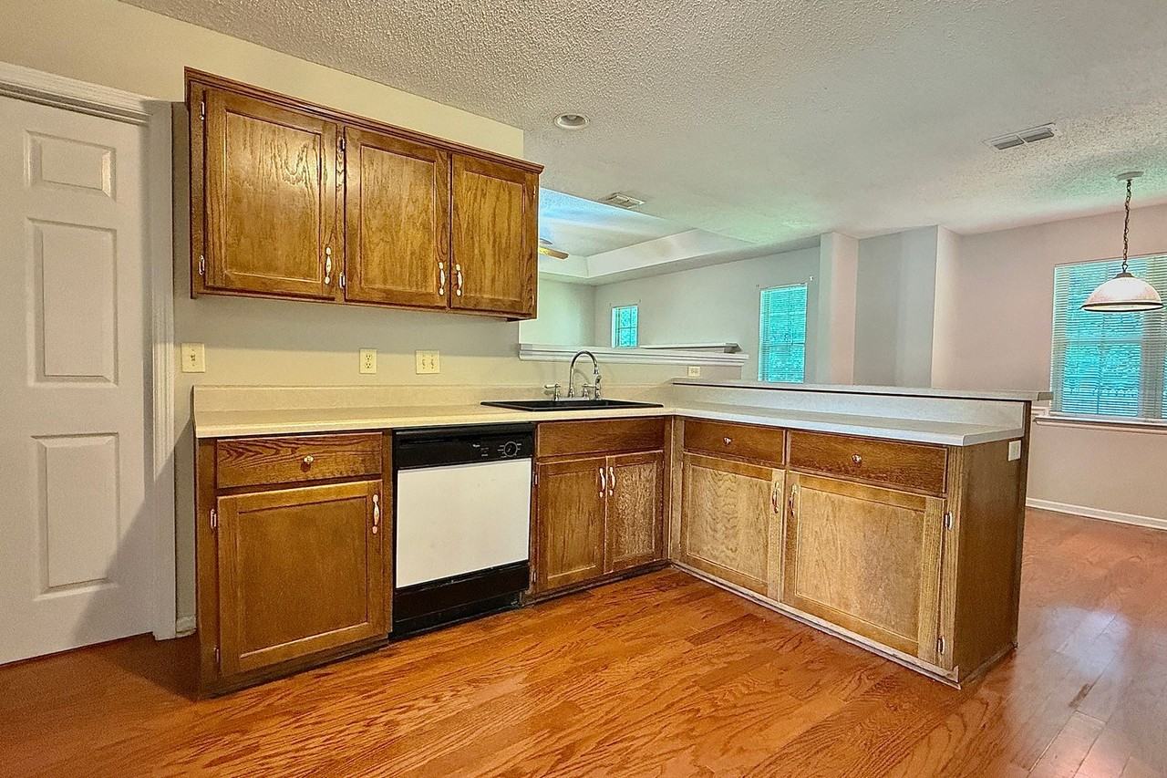 1130 Montclair Dr - Photo 7 of 36