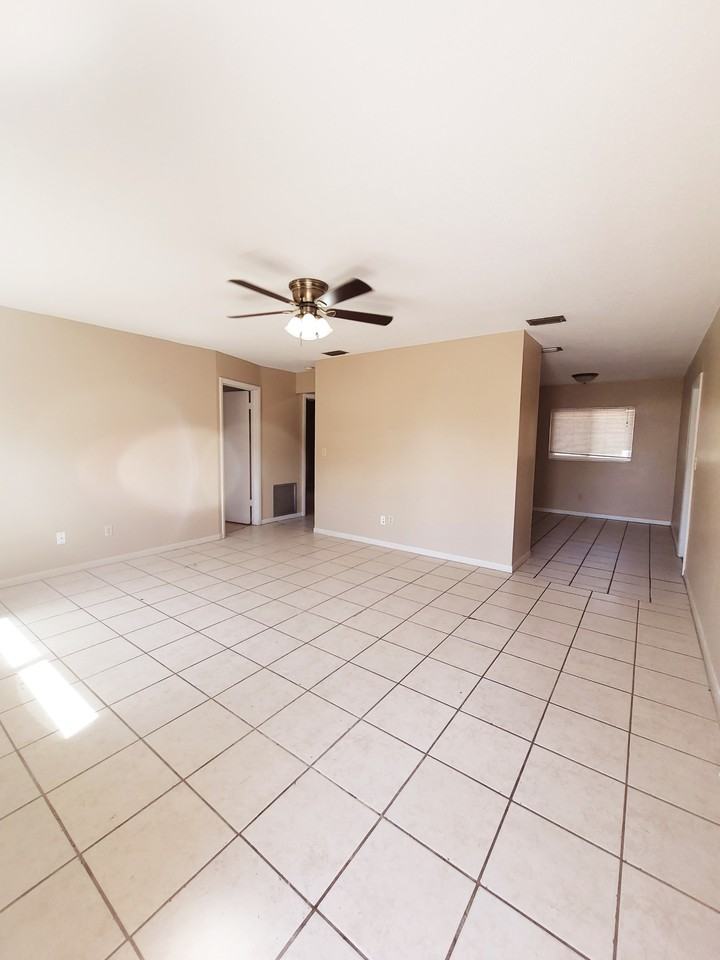 1712 Tuttle St #2 - Photo 2 of 9