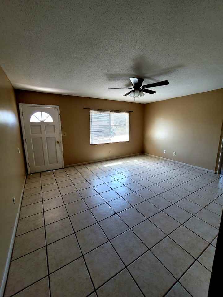 1712 Tuttle St #2 - Photo 3 of 9
