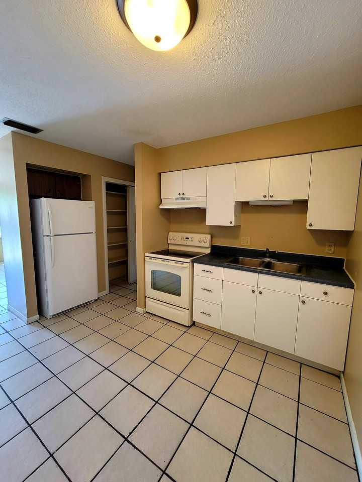 1712 Tuttle St #2 - Photo 4 of 9