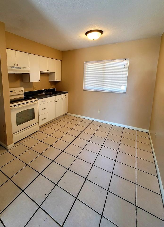 1712 Tuttle St #2 - Photo 5 of 9