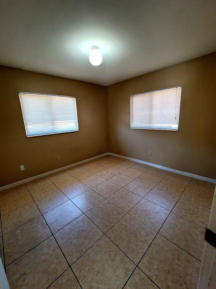 1712 Tuttle St #2 - Photo 6 of 9