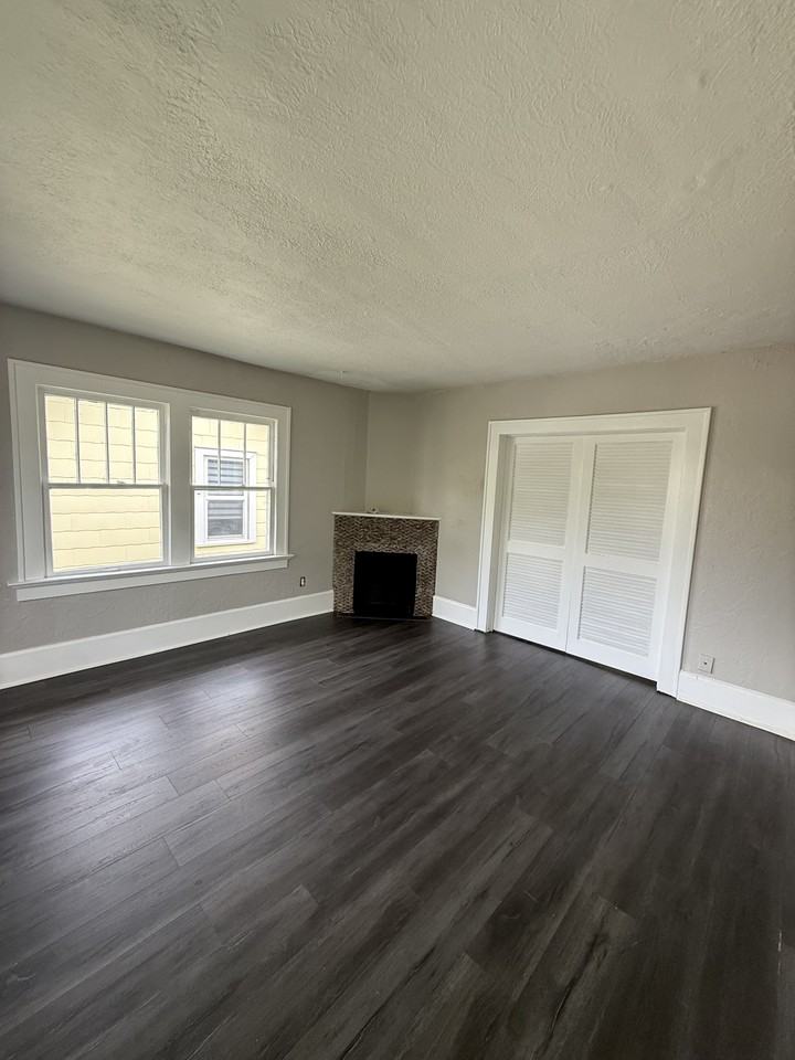 418 Broadway Ave #4 - Photo 6 of 7
