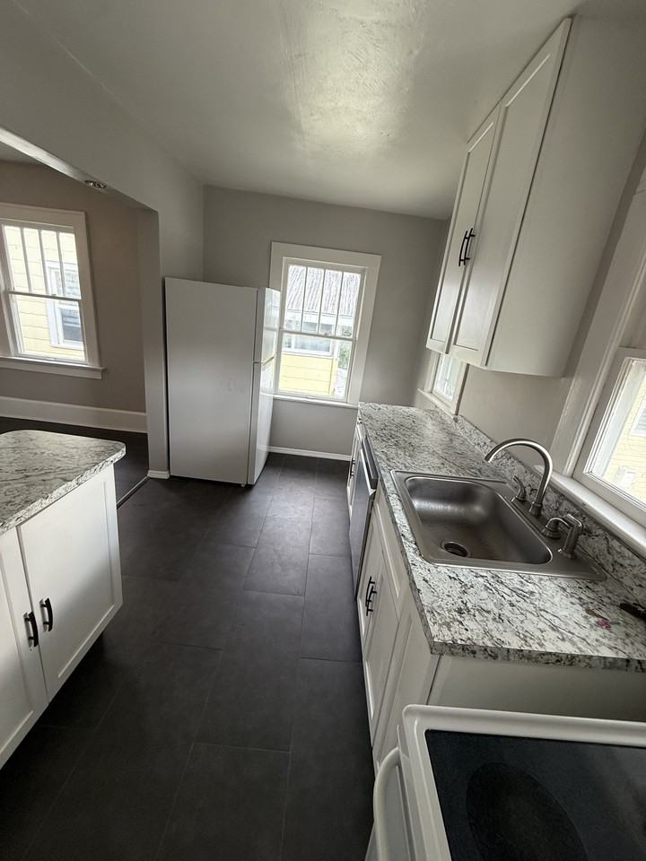 418 Broadway Ave #4 - Photo 7 of 7