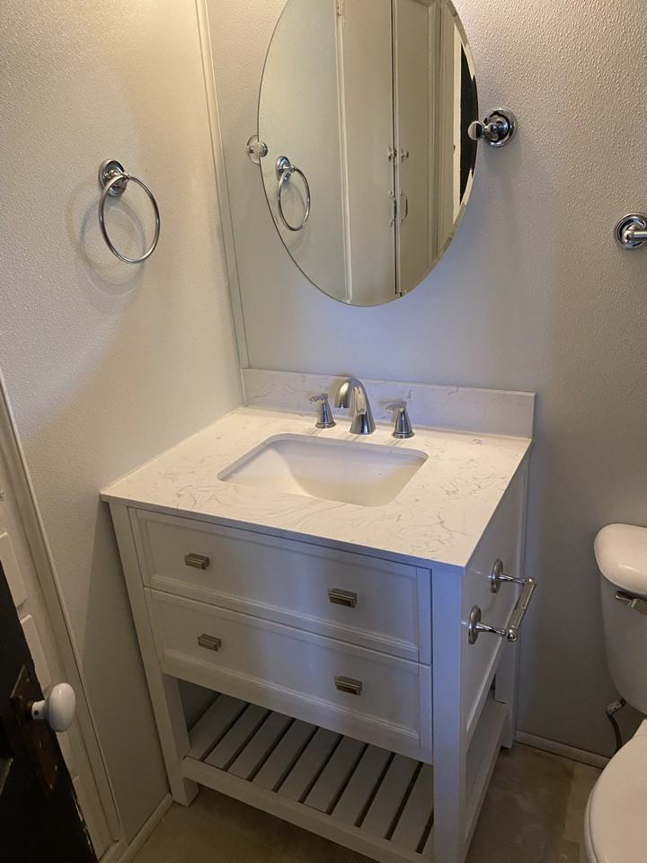 215 1/2 Jefferson St #2 - Photo 4 of 9