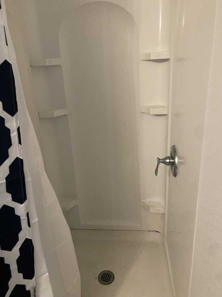 215 1/2 Jefferson St #2 - Photo 5 of 9
