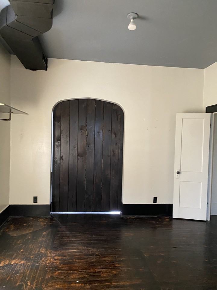 215 1/2 Jefferson St #2 - Photo 6 of 9