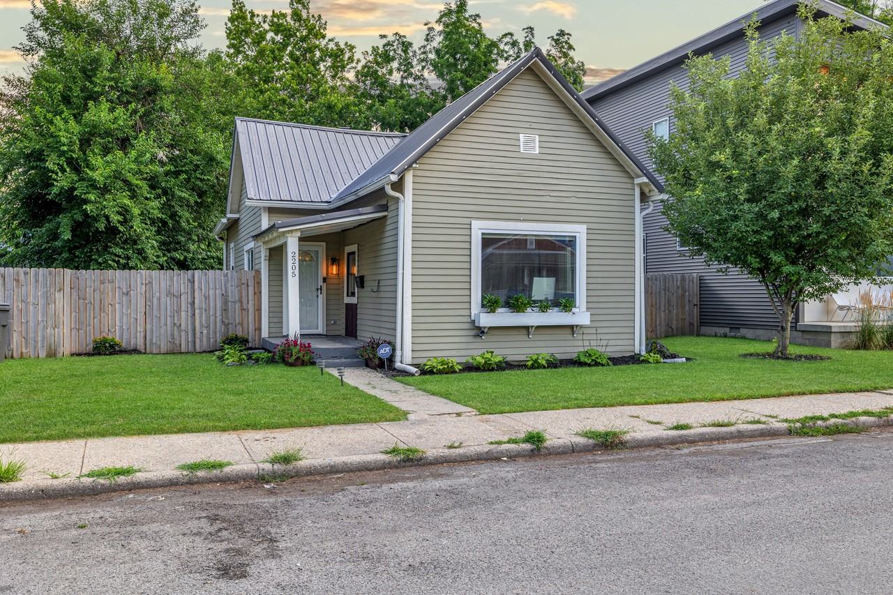 2205 Pleasant St - Photo 2 of 11