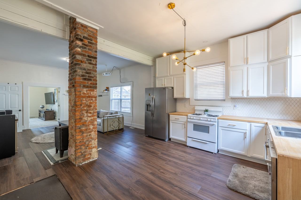 2205 Pleasant St - Photo 7 of 11