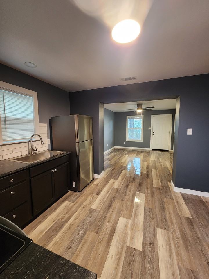 220 Bois D Arc St #400 - Photo 3 of 15