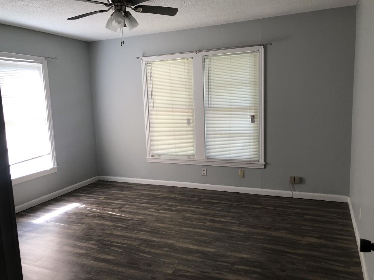 860 E Lyons St #1 - Photo 3 of 11