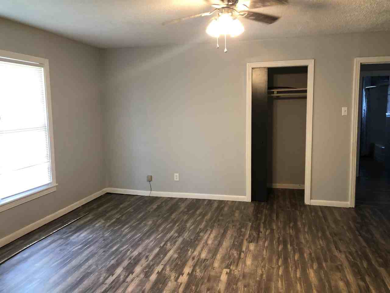 860 E Lyons St #1 - Photo 4 of 11