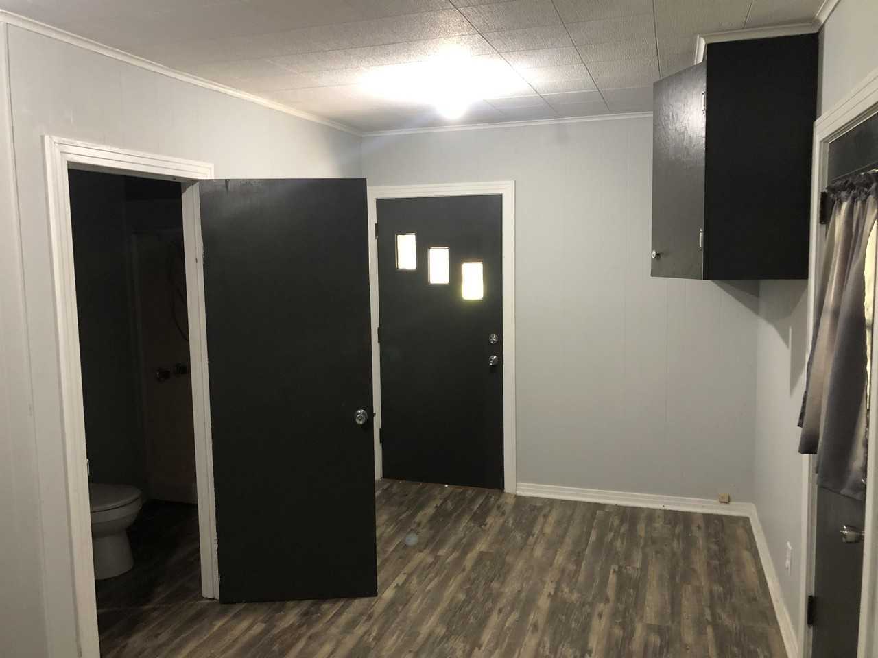 860 E Lyons St #1 - Photo 6 of 11