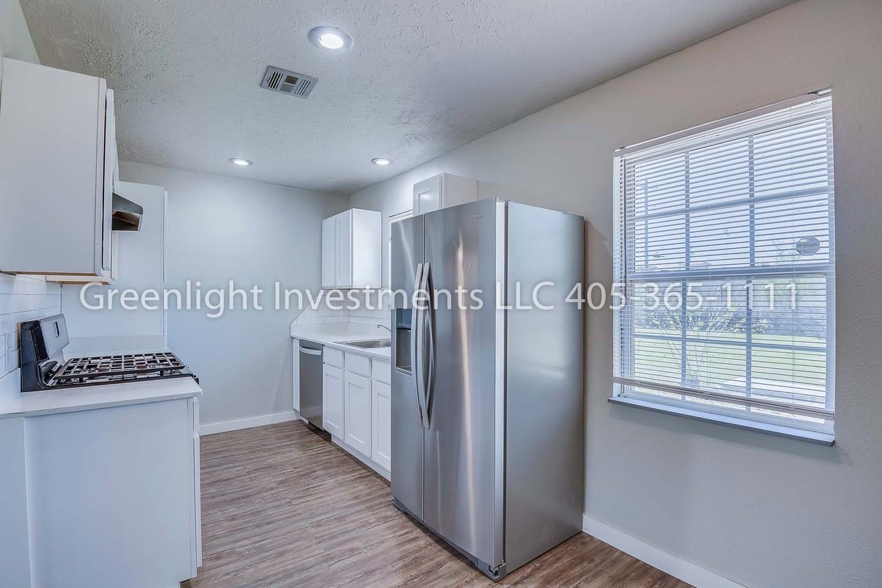 1833 Rhythm Rd - Photo 2 of 32
