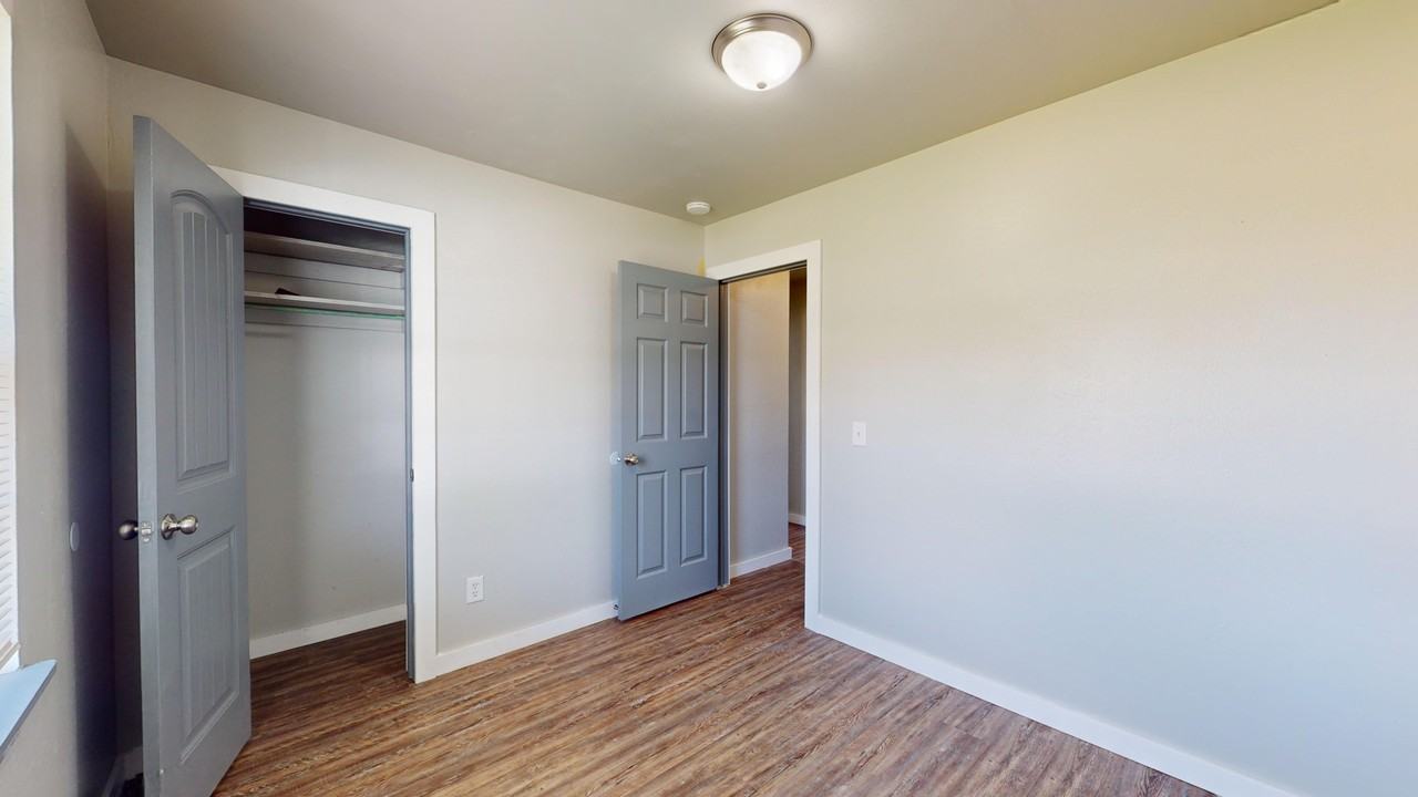 1833 Rhythm Rd - Photo 3 of 32