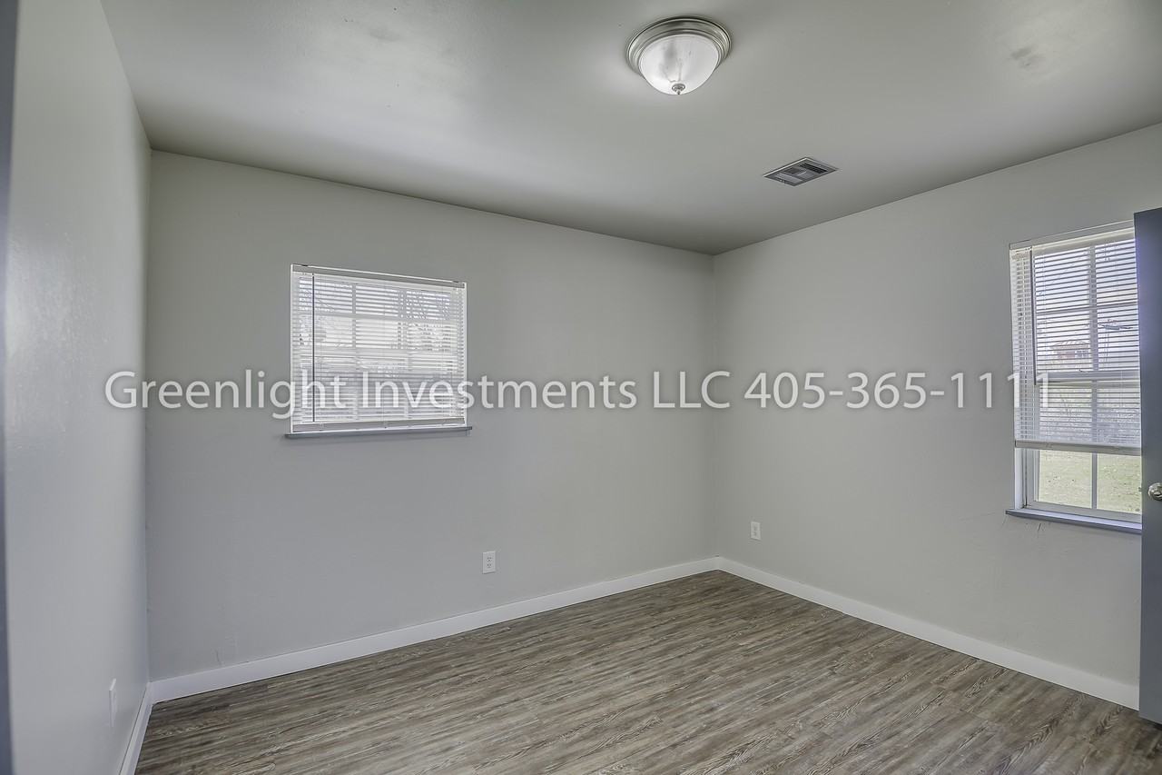 1833 Rhythm Rd - Photo 4 of 32