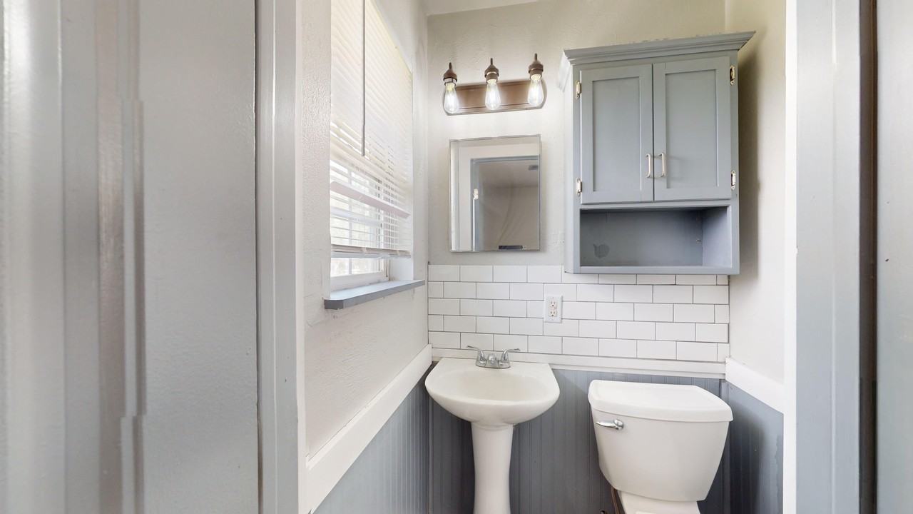 1833 Rhythm Rd - Photo 5 of 32
