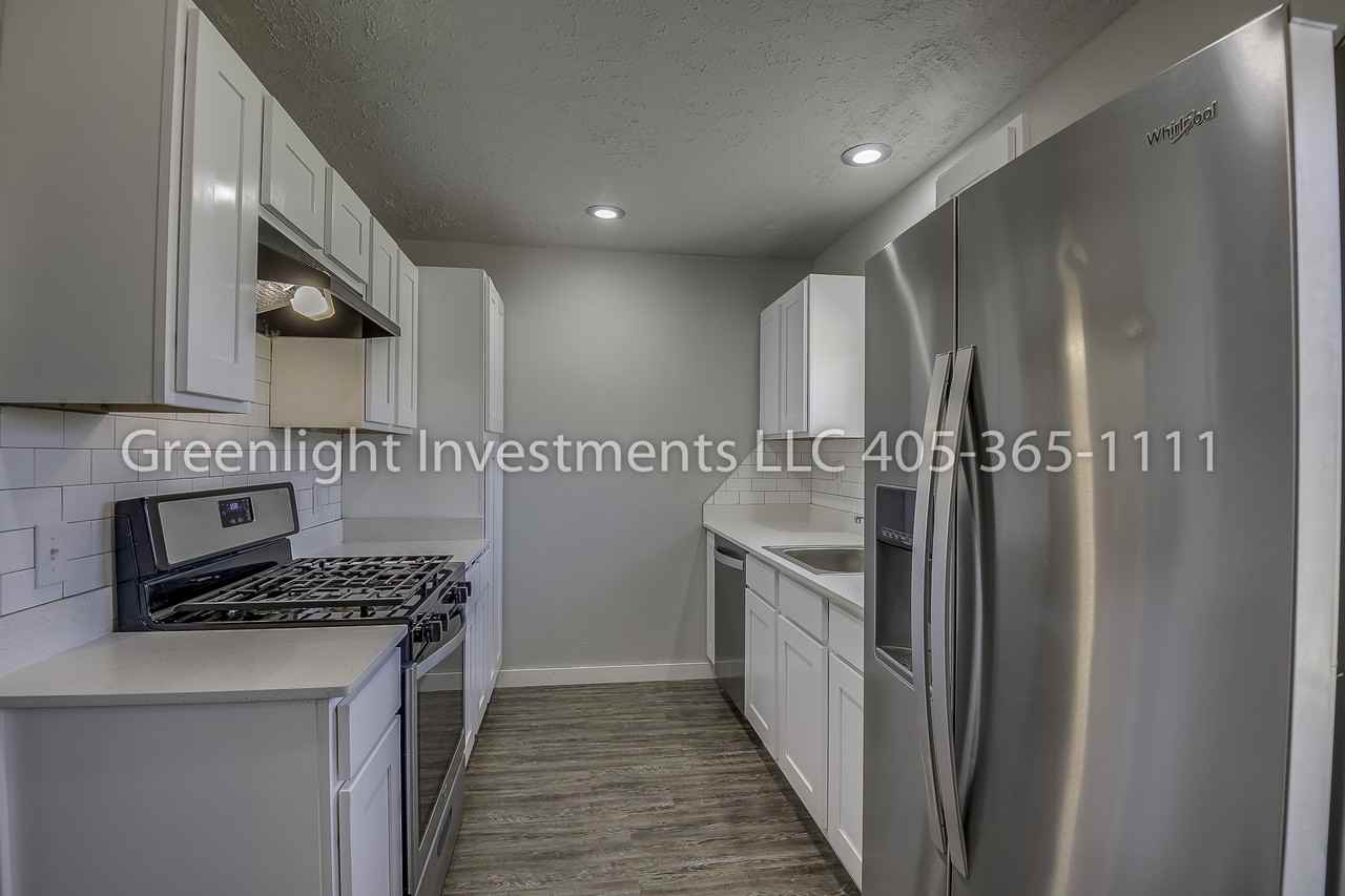 1833 Rhythm Rd - Photo 7 of 32