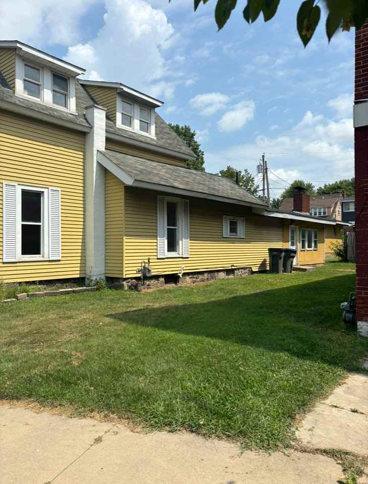 722 S Main St - Photo 3 of 13