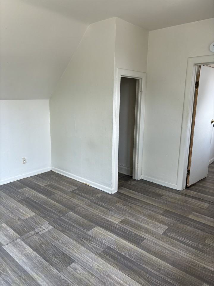 722 S Main St - Photo 4 of 13